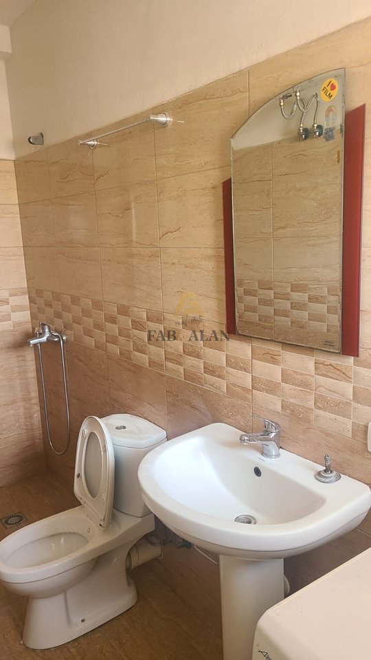 JEPET ME QERA 1+1 - RRUGA MIHAL GRAMENO,26 000 leke
JEPET ME QERA 1+1, ME SIP 50M².