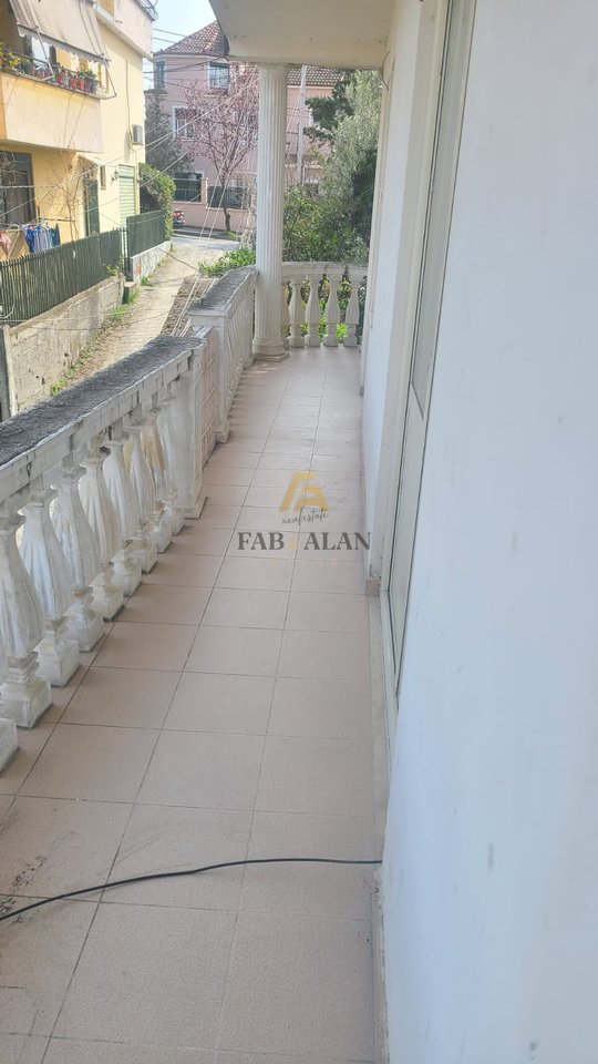 JEPET ME QERA 1+1 - RRUGA MIHAL GRAMENO,26 000 leke
JEPET ME QERA 1+1, ME SIP 50M².