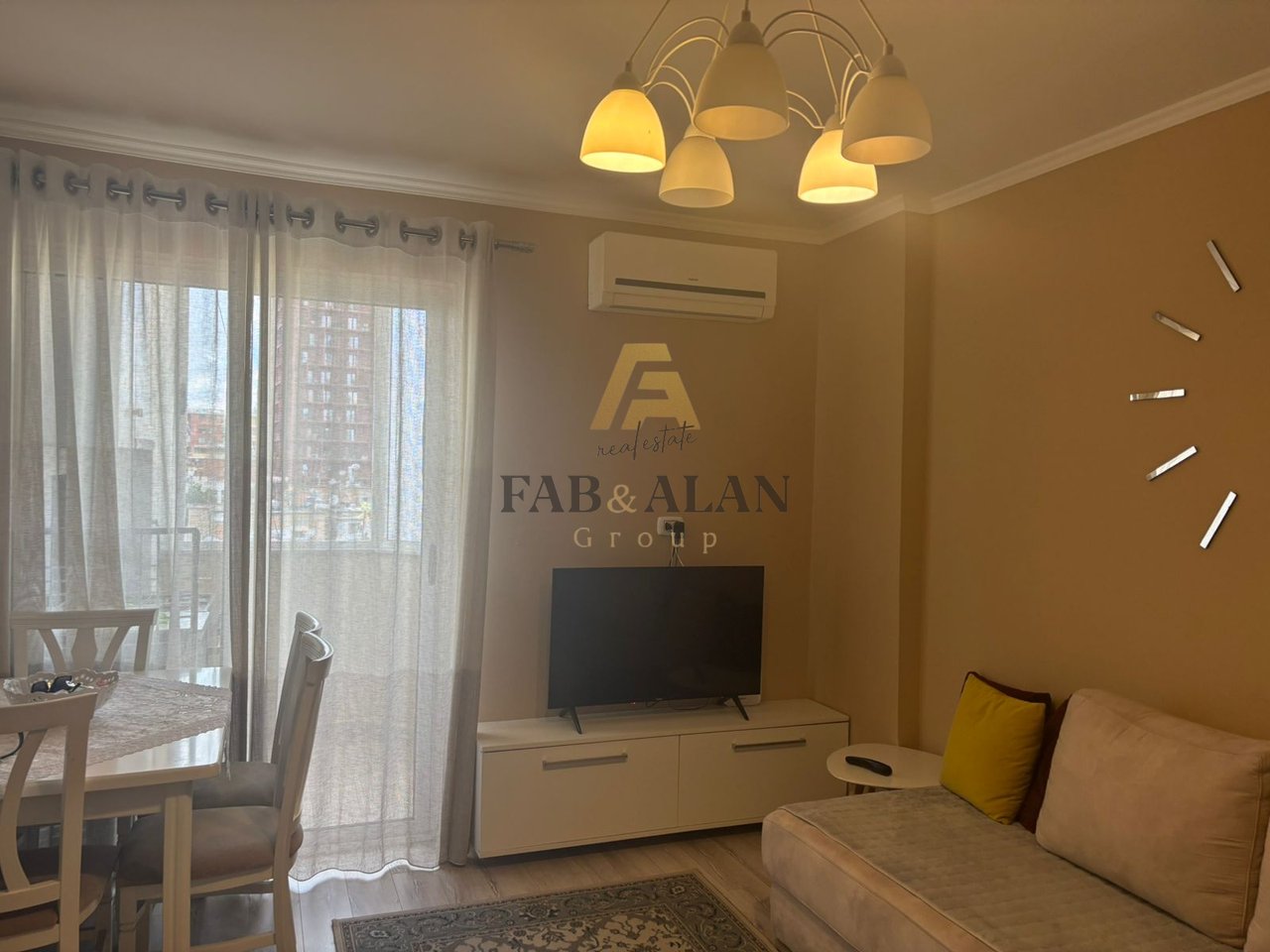 Appartamento in affitto 1+1 60.000 leke a 21 Dhjetori tra Myslym Shyri e la strada di Kavaja...disponibile dal 1 luglio