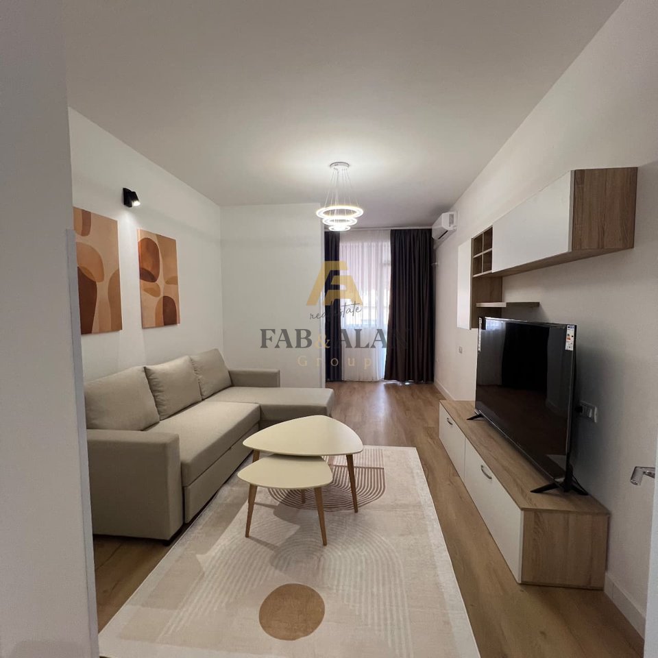 Jepet me qera apartament 1+1 rruga:Islam Alla 85m2,kati i 5 me ashensor,me verande te madhe, i pabanuar me pare 70.000 leke