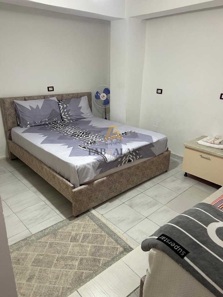 Jepet me qera apartament 1+1, sip. 70m² prane komisariatit nr.1 dhe 5 min nga Pazari i Ri 40.000 LEKE
