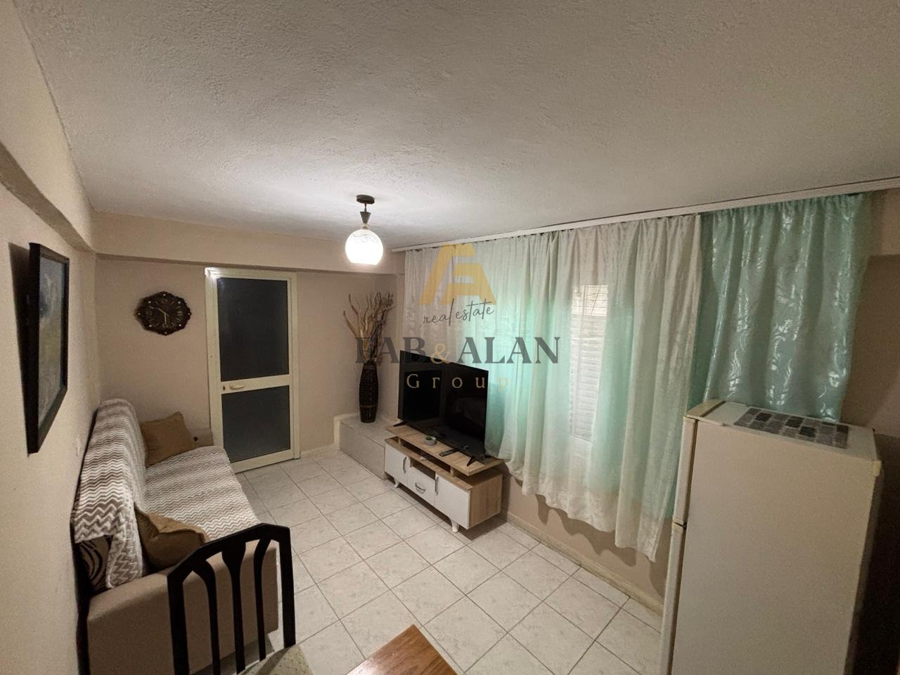 Jepet me qera apartament 1+1, sip. 70m² prane komisariatit nr.1 dhe 5 min nga Pazari i Ri 40.000 LEKE