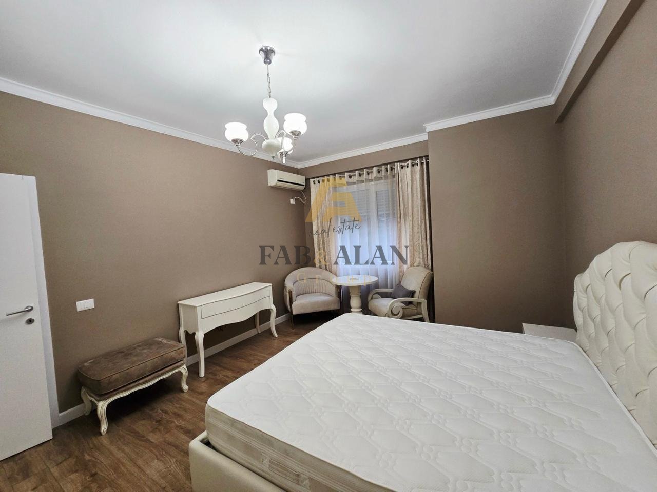 Appartamento 3+2 In Affitto nel Giardino Botanico Zoologico, Tirana - 1300€ | 145 m²