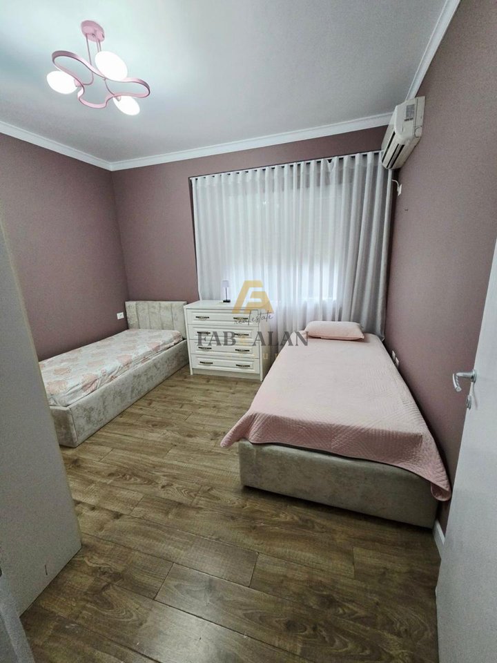 Appartamento 3+2 In Affitto nel Giardino Botanico Zoologico, Tirana - 1300€ | 145 m²
