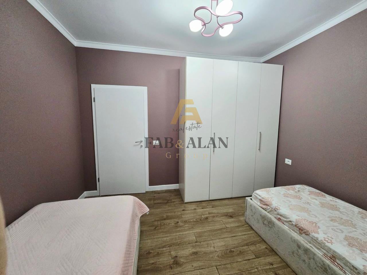 Appartamento 3+2 In Affitto nel Giardino Botanico Zoologico, Tirana - 1300€ | 145 m²