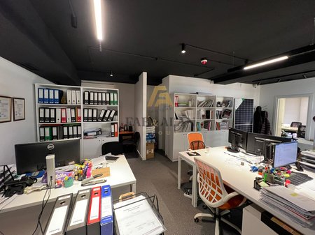 Jepet me qera ambient zyre në Pazarin e Ri, Tiranë