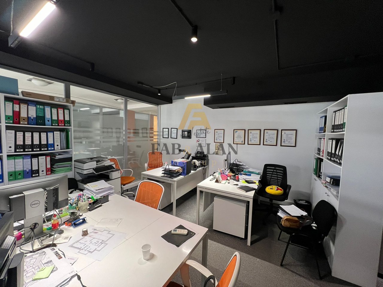 Jepet me qera ambient zyre në Pazarin e Ri, Tiranë