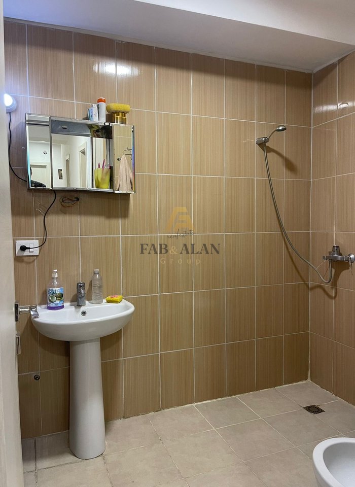 Apartament 3+1 për shitje në Rrugën 5 Maji, Tiranë - 215,000 € | 3+1