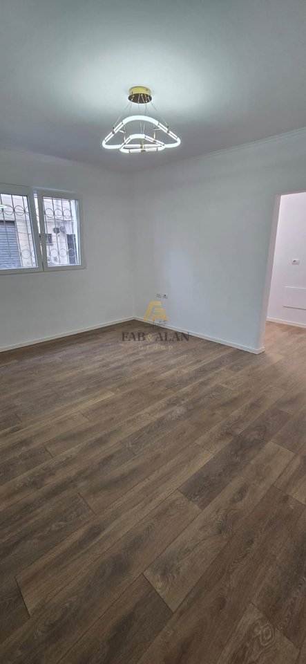Apartament 1+1 në Shitje, Rruga Ali Demi, pranë Shkollës 1-Maj  Çmimi 137,000 euro.