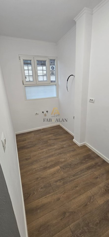 Apartament 1+1 në Shitje, Rruga Ali Demi, pranë Shkollës 1-Maj  Çmimi 137,000 euro.