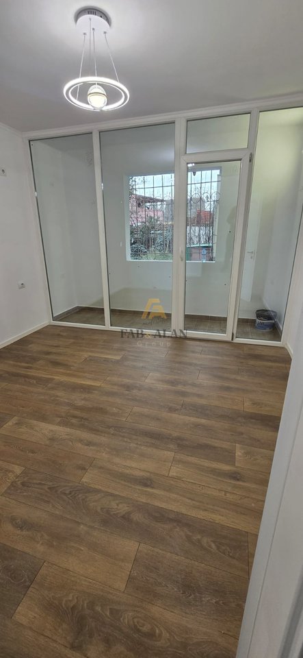 Apartament 1+1 në Shitje, Rruga Ali Demi, pranë Shkollës 1-Maj  Çmimi 137,000 euro.