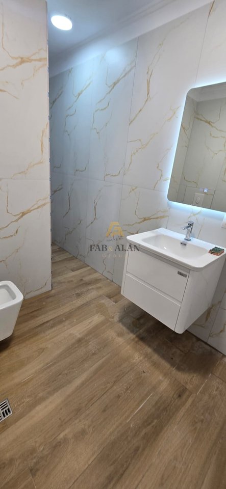 Apartament 1+1 në Shitje, Rruga Ali Demi, pranë Shkollës 1-Maj  Çmimi 137,000 euro.