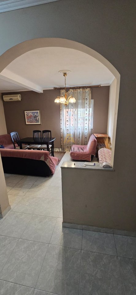 Apartament 3+1 për Shitje në Rrugën Brrakë, Pranë Fakultetit të Shkencave  Çmimi: 195,000 €