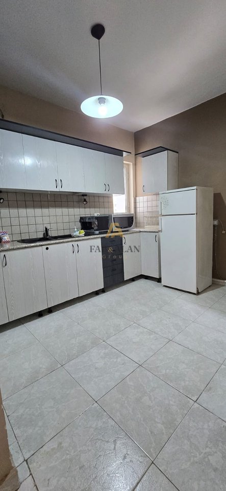 Apartament 3+1 për Shitje në Rrugën Brrakë, Pranë Fakultetit të Shkencave  Çmimi: 195,000 €