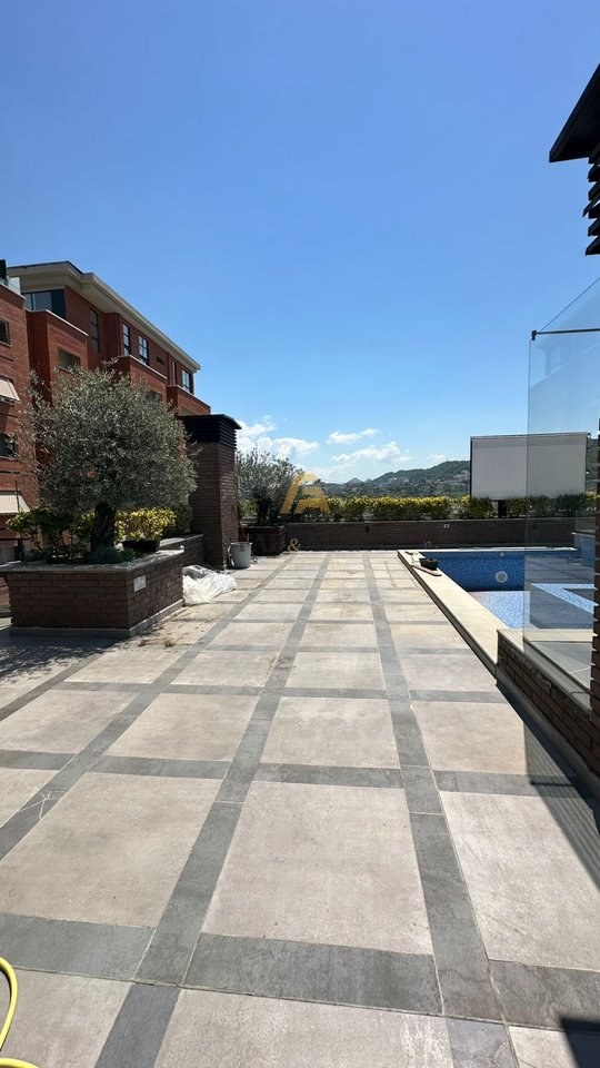 AMBIENT BIZNESI PREMIUM ME QERA – ROOFTOP EKSKLUZIV NË TIRANË
JEPET ME QERA / SHITJE – AMBIENT KOMERCIAL PREMIUM