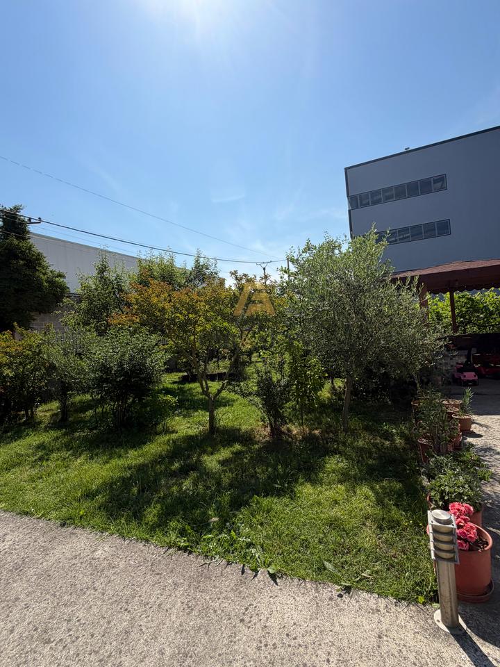 Villa privata su 3 piani in vendita con 4000 m2 di terreno