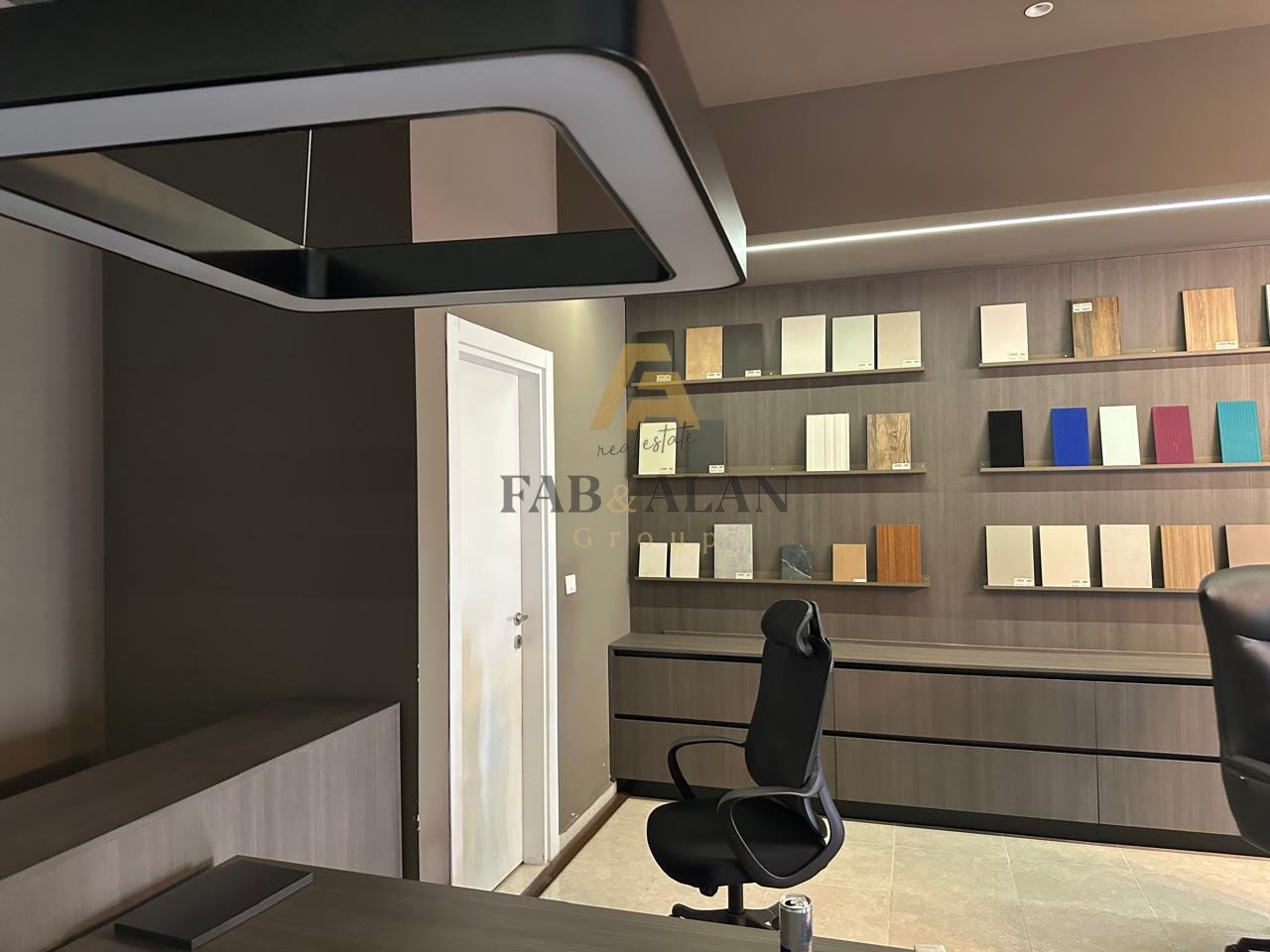 Dyqan 1+1 Me Qera Ish Fusha e Aviacionit - 1400€ | 125 m²