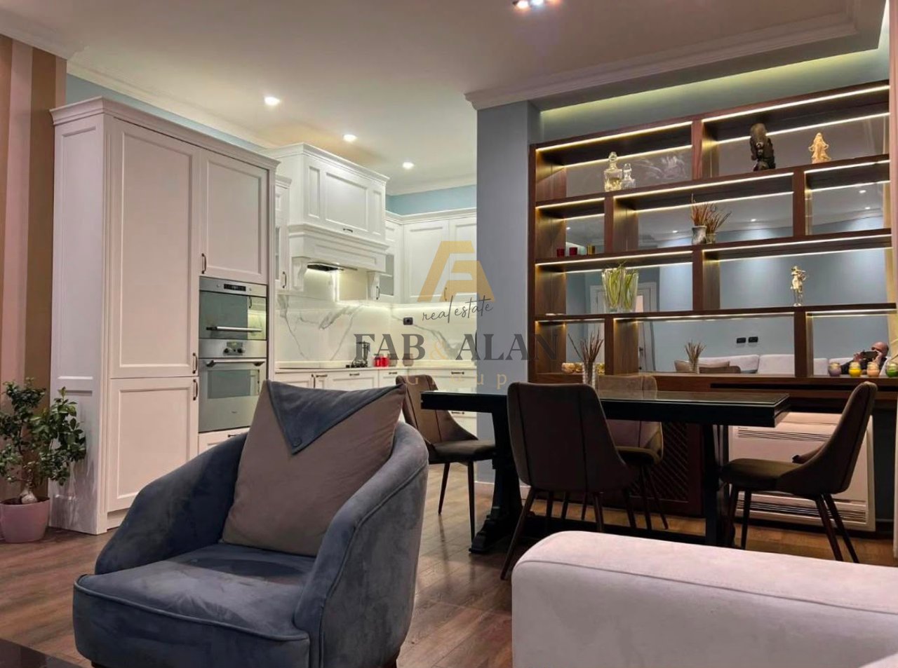 Apartament 2+2 Me Qira në Qendër të Tiranës - 1300€ | 110 m²