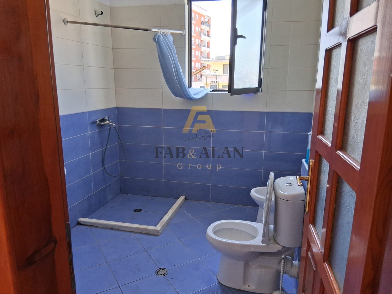 Appartamento 2+1+2 in Affitto a Ali Demi, Tirana - 768€ | 1 soggiorno, 1 cucina