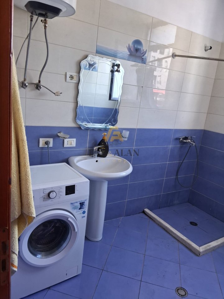 Appartamento 2+1+2 in Affitto a Ali Demi, Tirana - 768€ | 1 soggiorno, 1 cucina