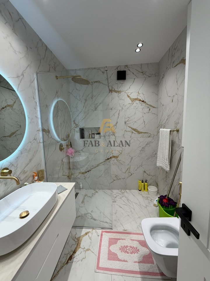 Appartamento 2+1+2 In Vendita a Saranda - 375,000€ | 120 m²