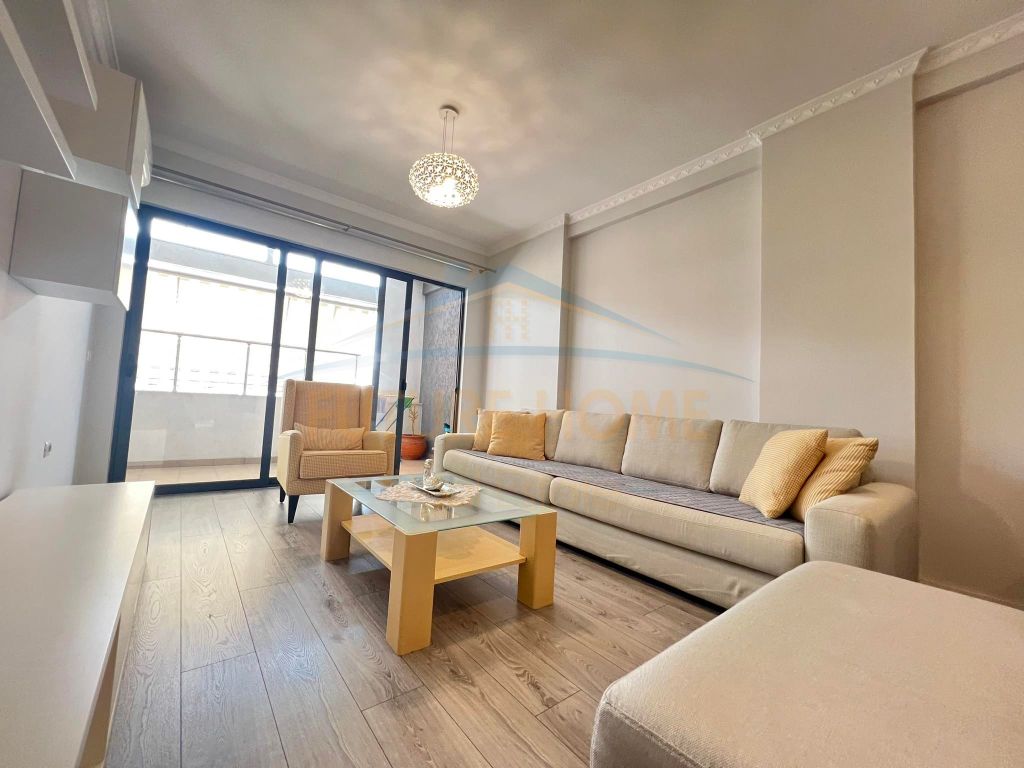 Qera, Apartament 2+1+2, Unaza e Re, Tiranë.