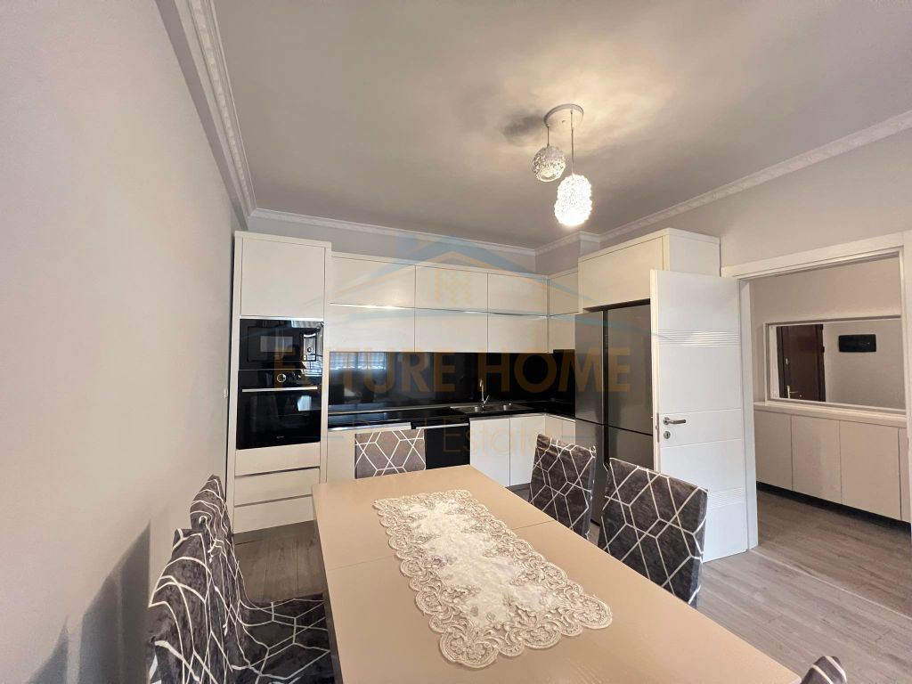 Qera, Apartament 2+1+2, Unaza e Re, Tiranë.