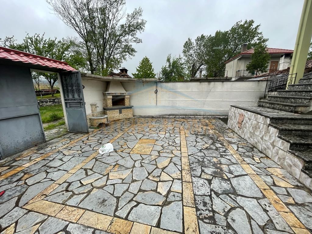 Shitet, Apartament 2+1, Lagjia 10, Korçë