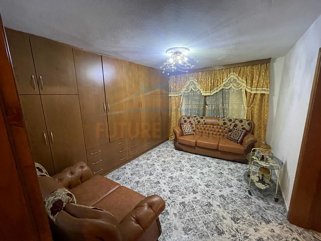 Shitet, Apartament 2+1, Lagjia 10, Korçë