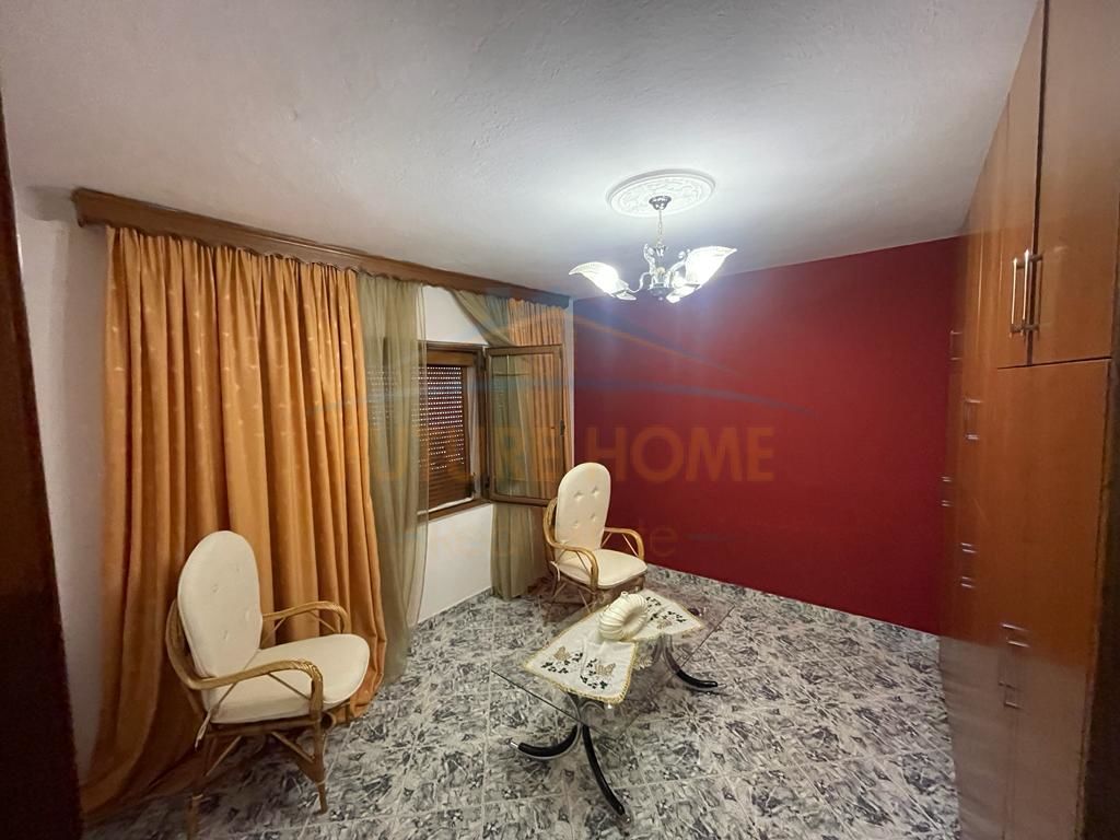 Shitet, Apartament 2+1, Lagjia 10, Korçë
