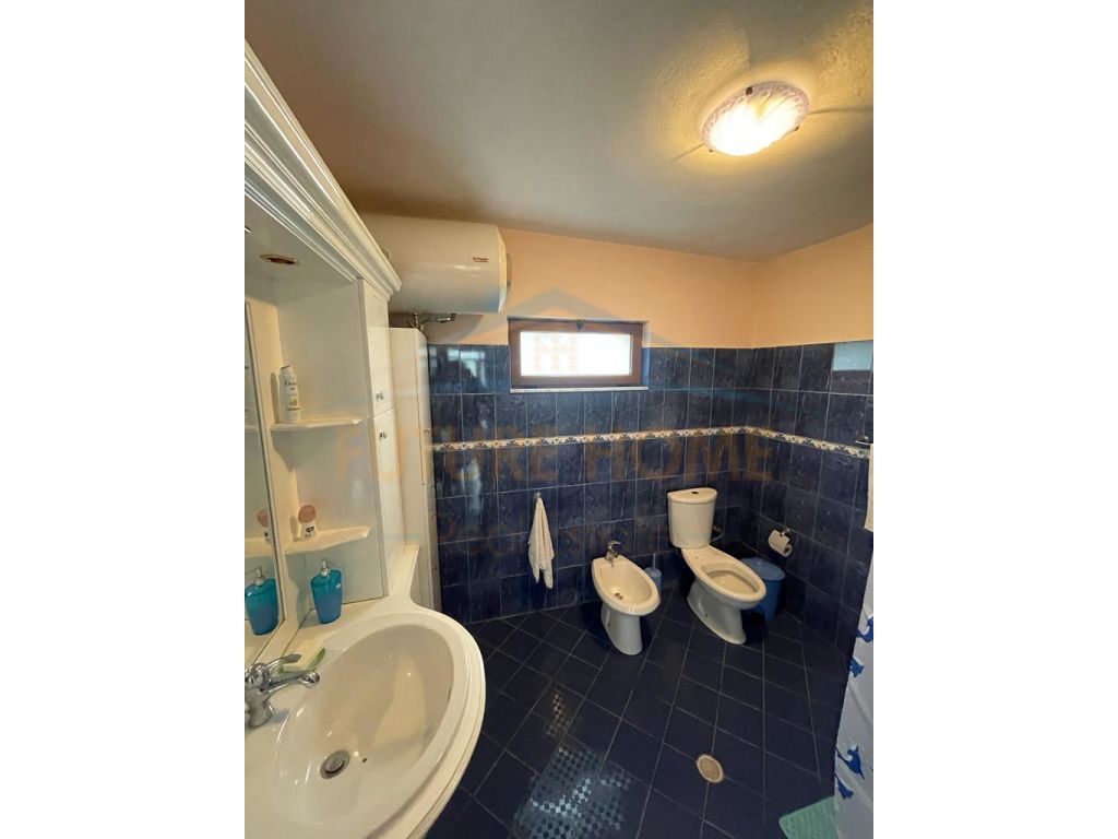 Shitet, Apartament 2+1, Lagjia 10, Korçë