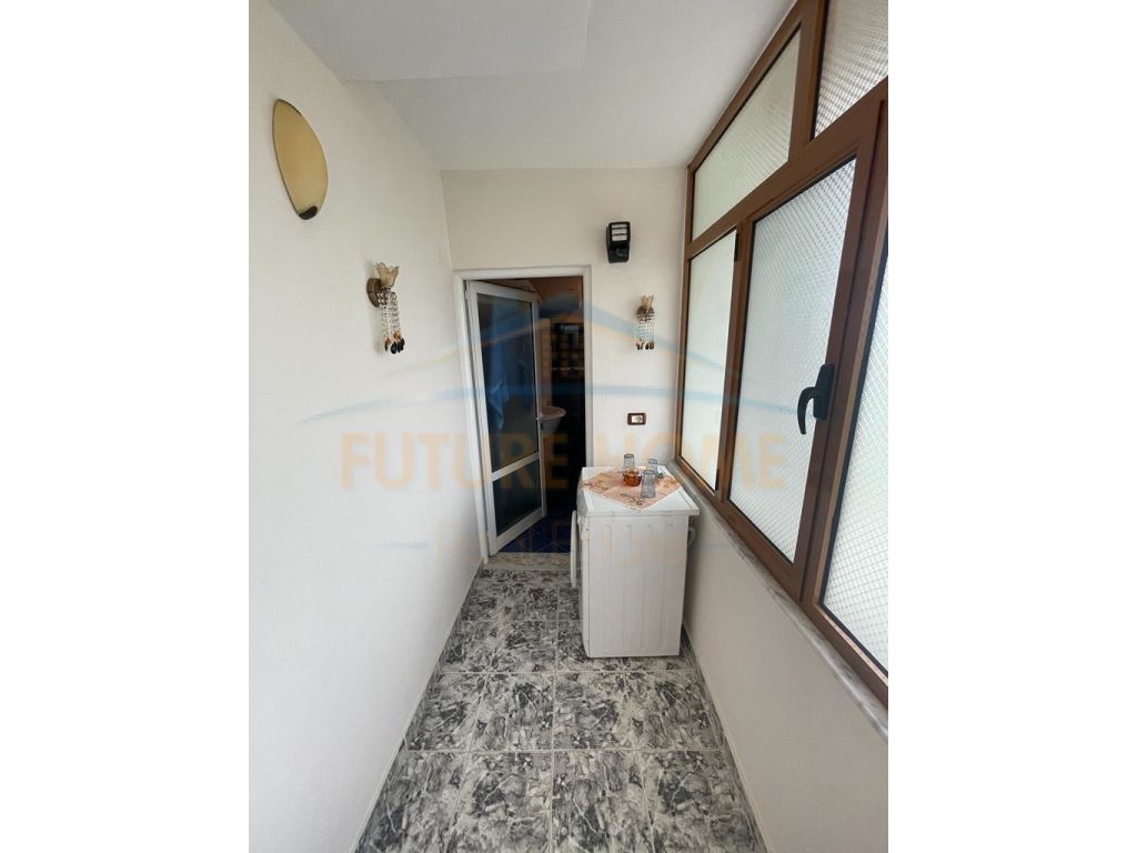 Shitet, Apartament 2+1, Lagjia 10, Korçë