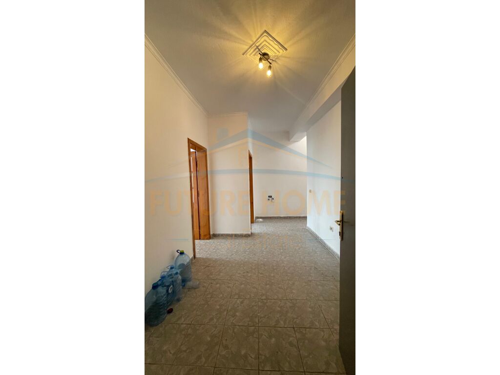 Shitet, Apartament 2+1, Rruga Bardhyl, Tiranë