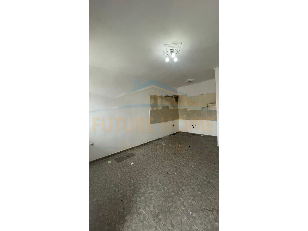 Shitet, Apartament 2+1, Rruga Bardhyl, Tiranë