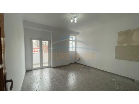Shitet, Apartament 2+1, Rruga Bardhyl, Tiranë