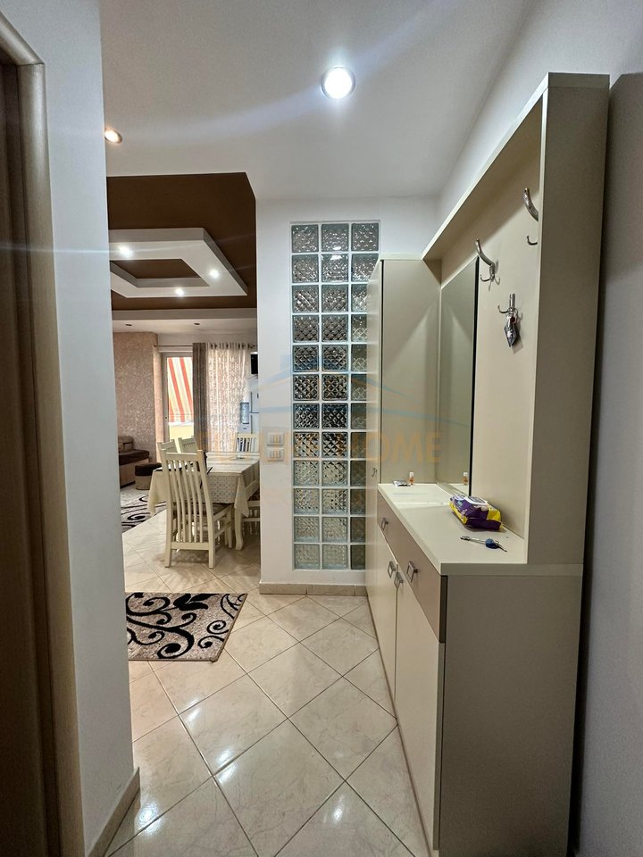 Shitet, Apartament 2+1+2, Kamez, Tiranë