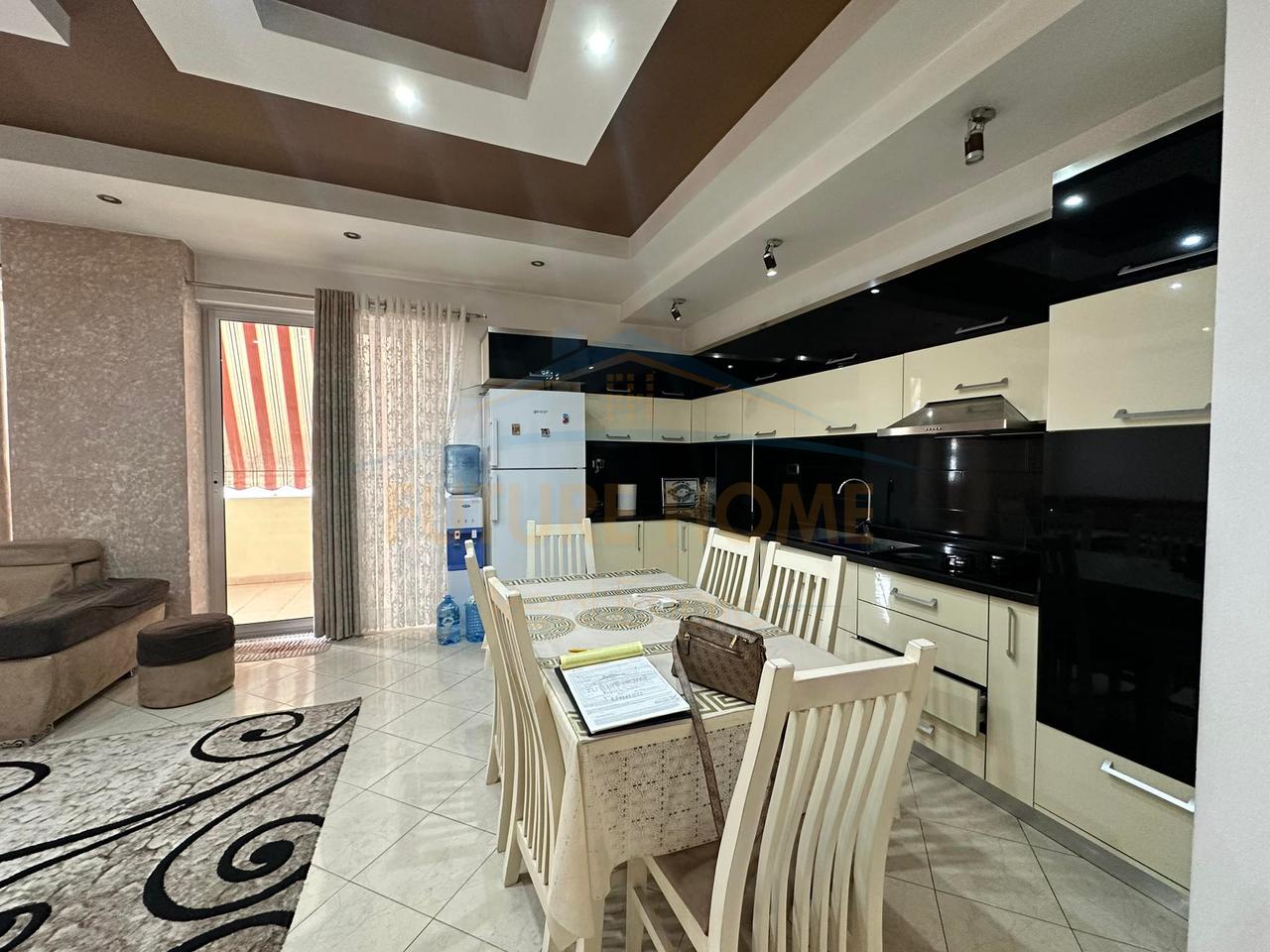Shitet, Apartament 2+1+2, Kamez, Tiranë