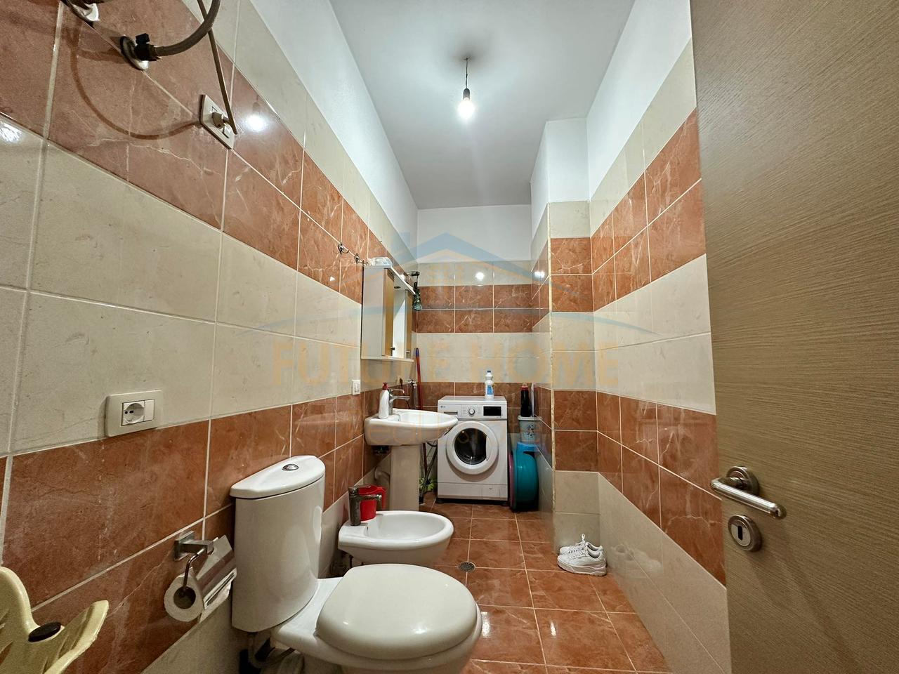 Shitet, Apartament 2+1+2, Kamez, Tiranë