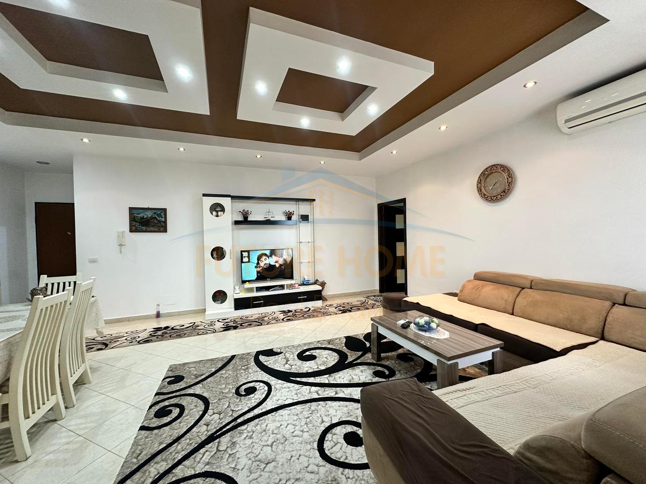 Shitet, Apartament 2+1+2, Kamez, Tiranë