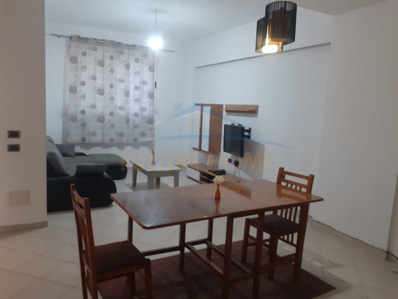 In vendita, appartamento 1+1, via Muhamet Deliu, Tirana.