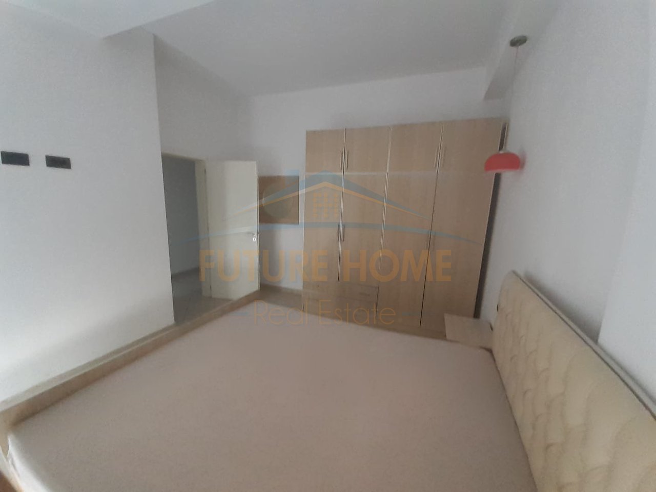 In vendita, appartamento 1+1, via Muhamet Deliu, Tirana.