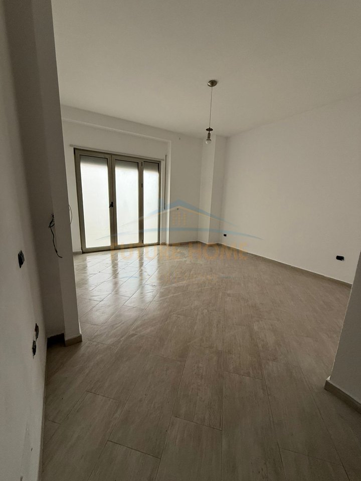 IN VENDITA, APPARTAMENTO 2+1+2, PALAZZO DELLO SPORT, DURAZZO