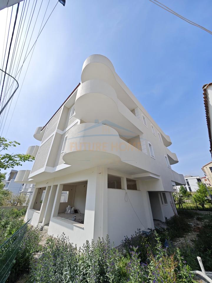 For sale, Villa, Golem.