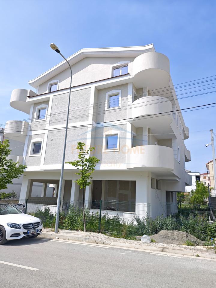 For sale, Villa, Golem.