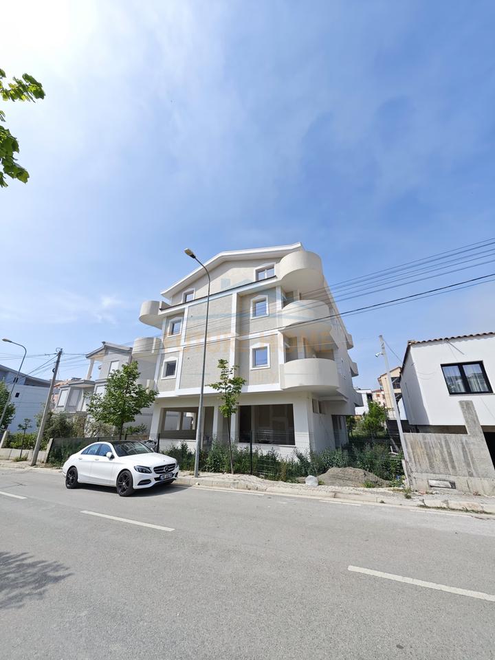 For sale, Villa, Golem.