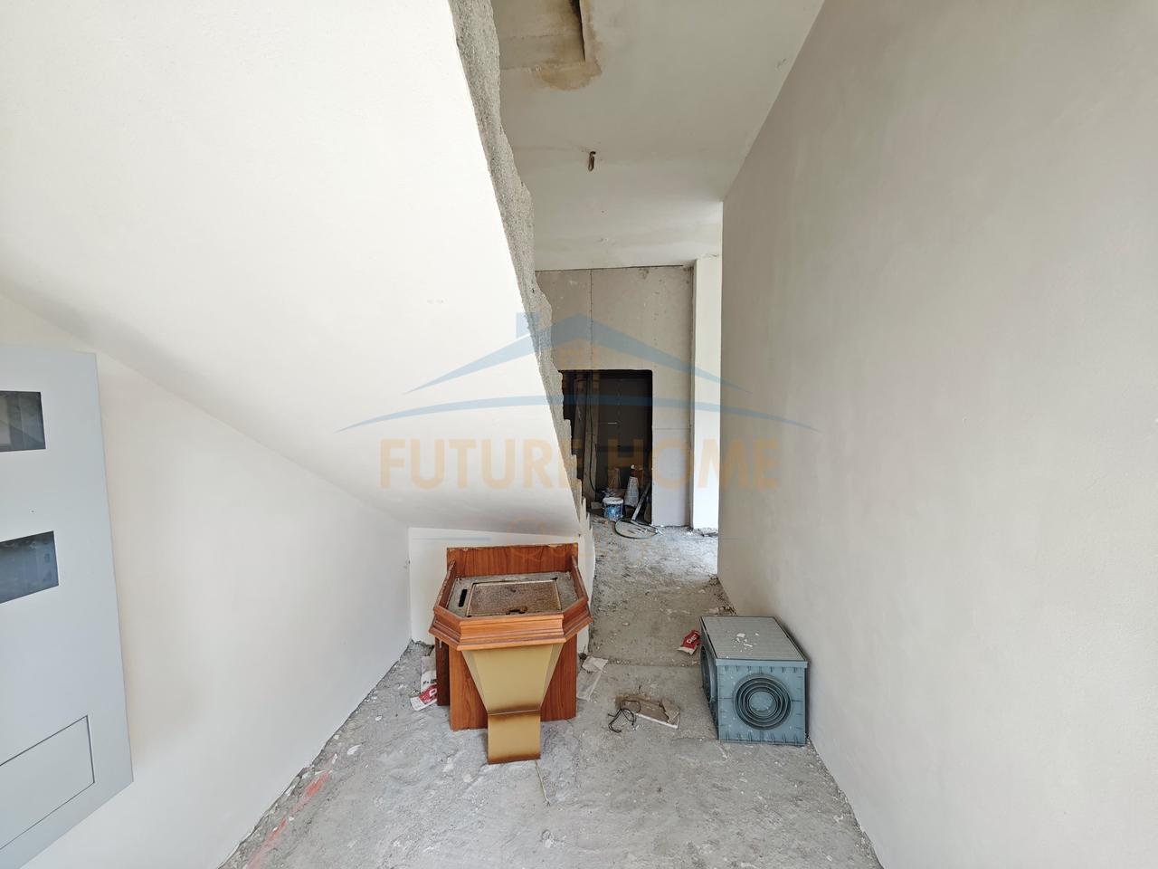 For sale, Villa, Golem.