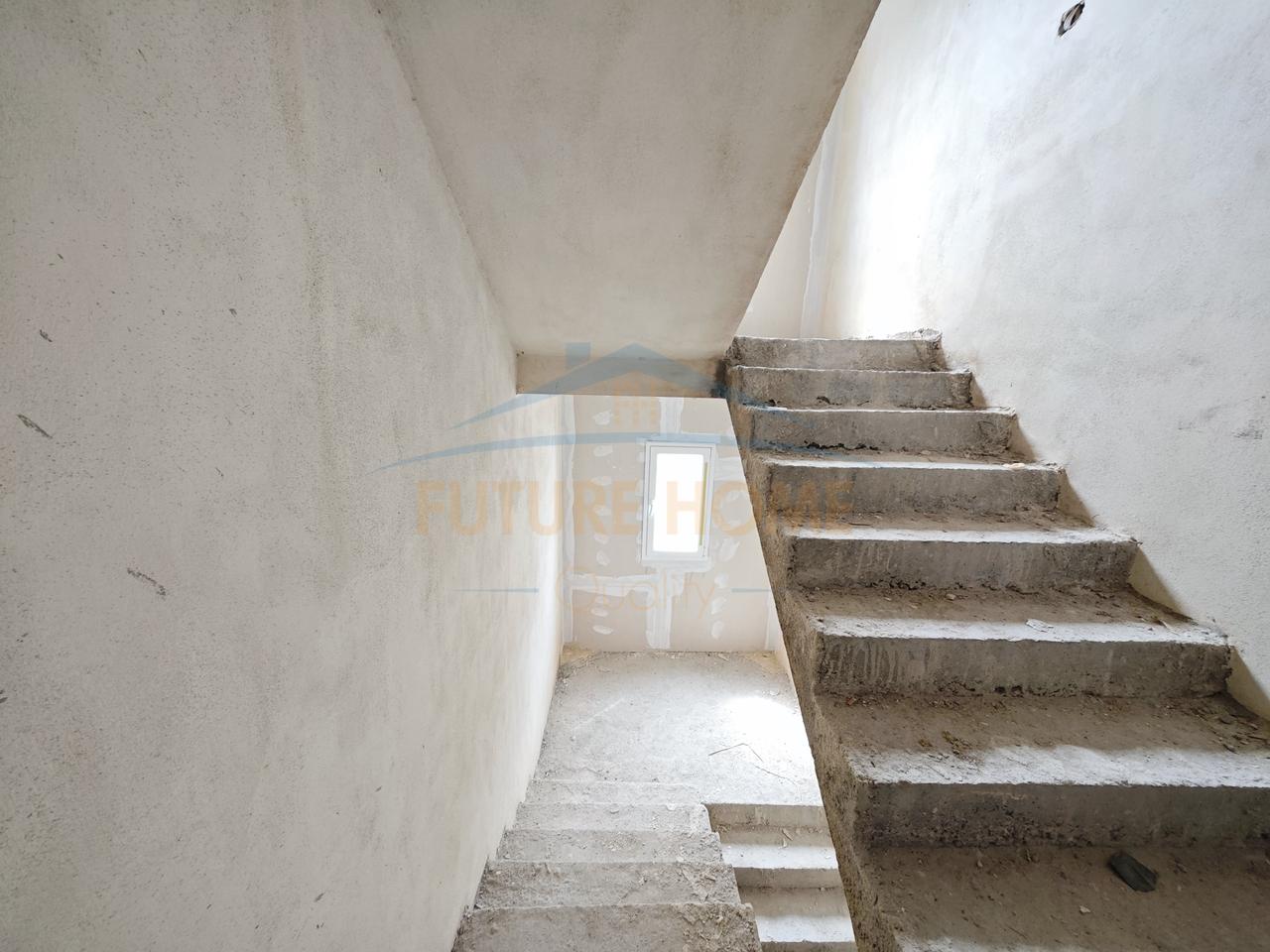 For sale, Villa, Golem.