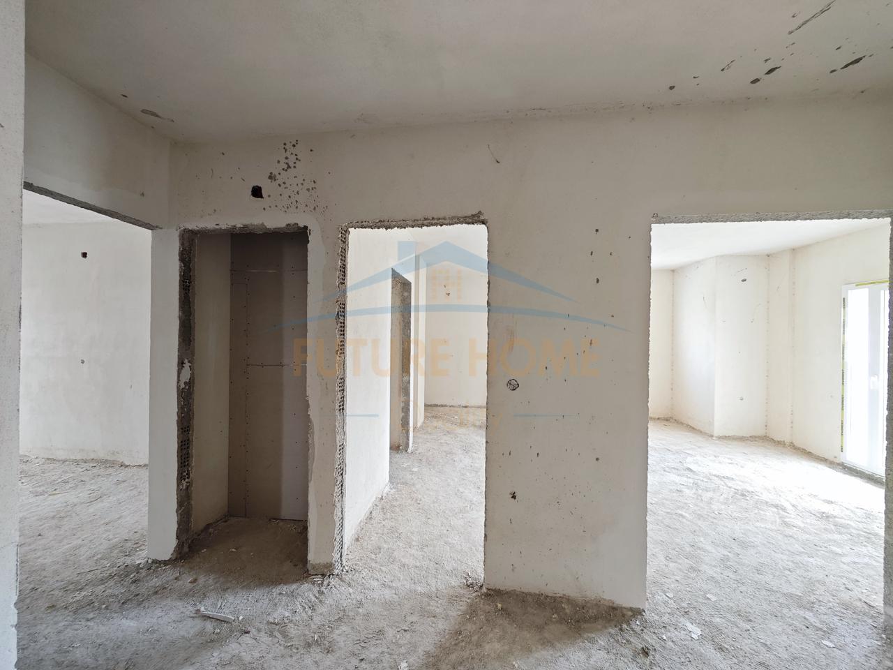 For sale, Villa, Golem.