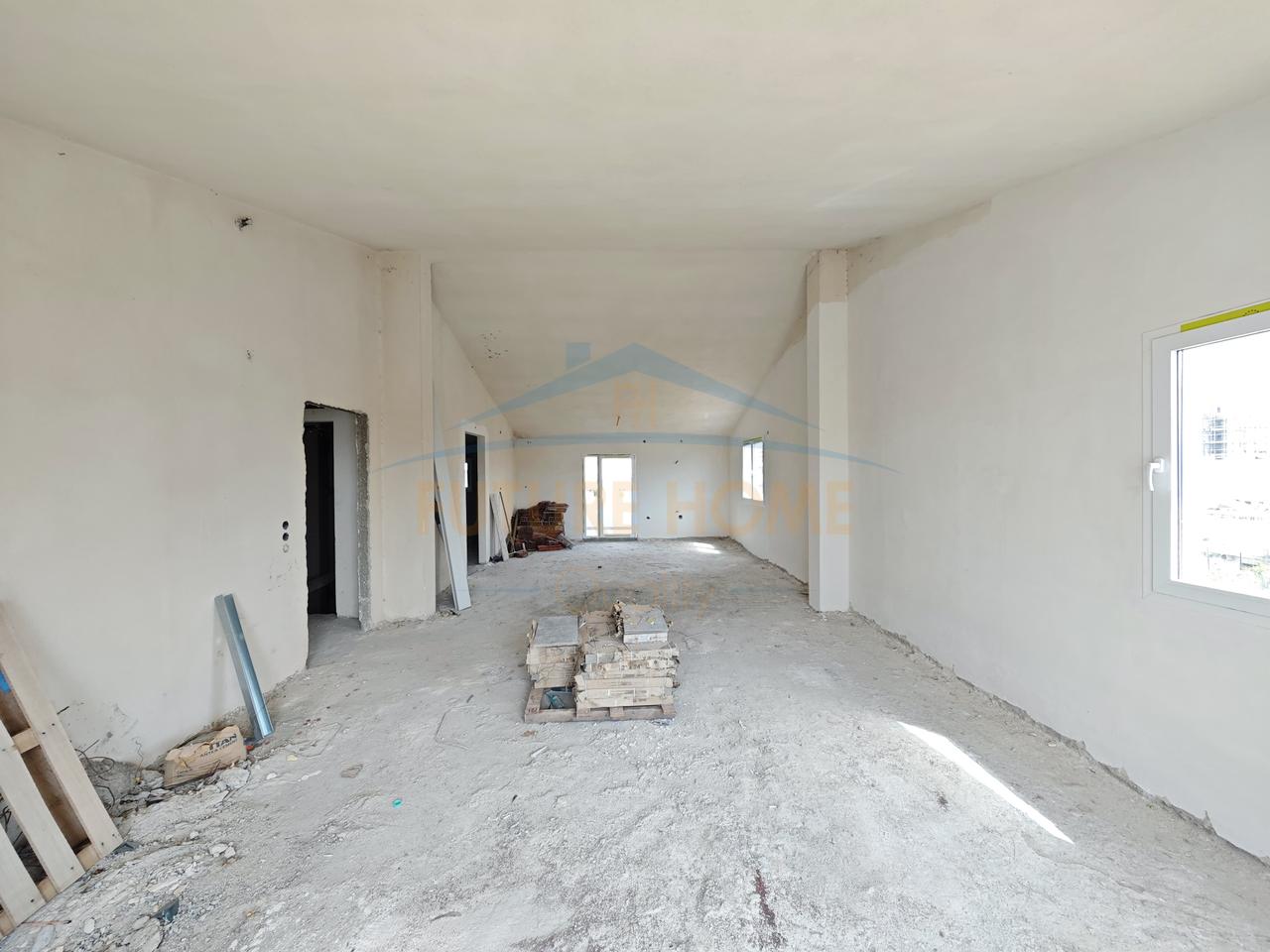 For sale, Villa, Golem.
