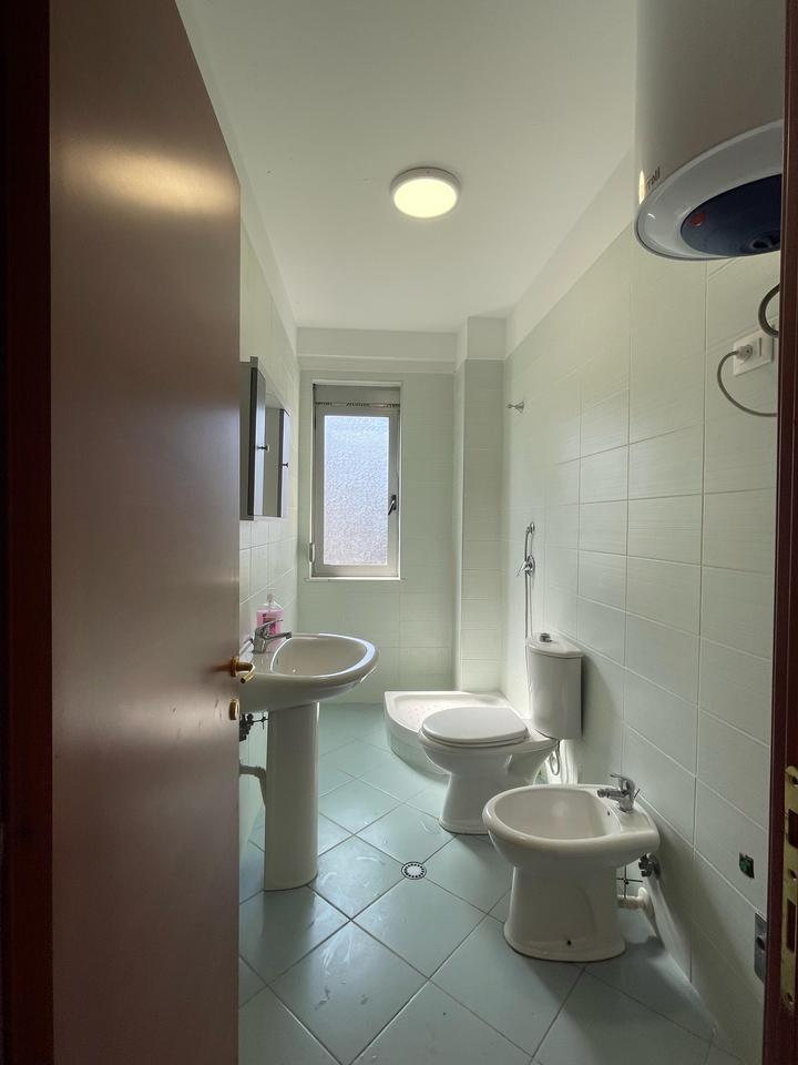 Shitet , Apartament 1+1, Misto Mame.